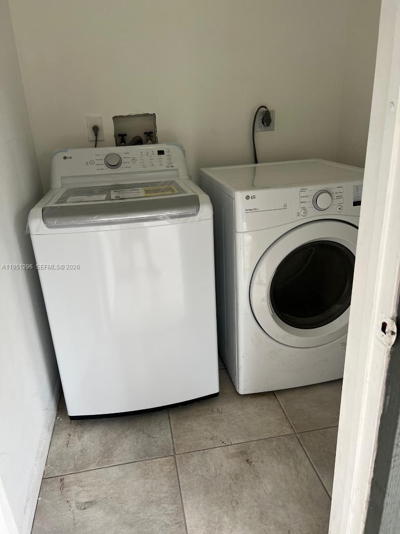 Miami Condo: 20760 Northeast 4th Court