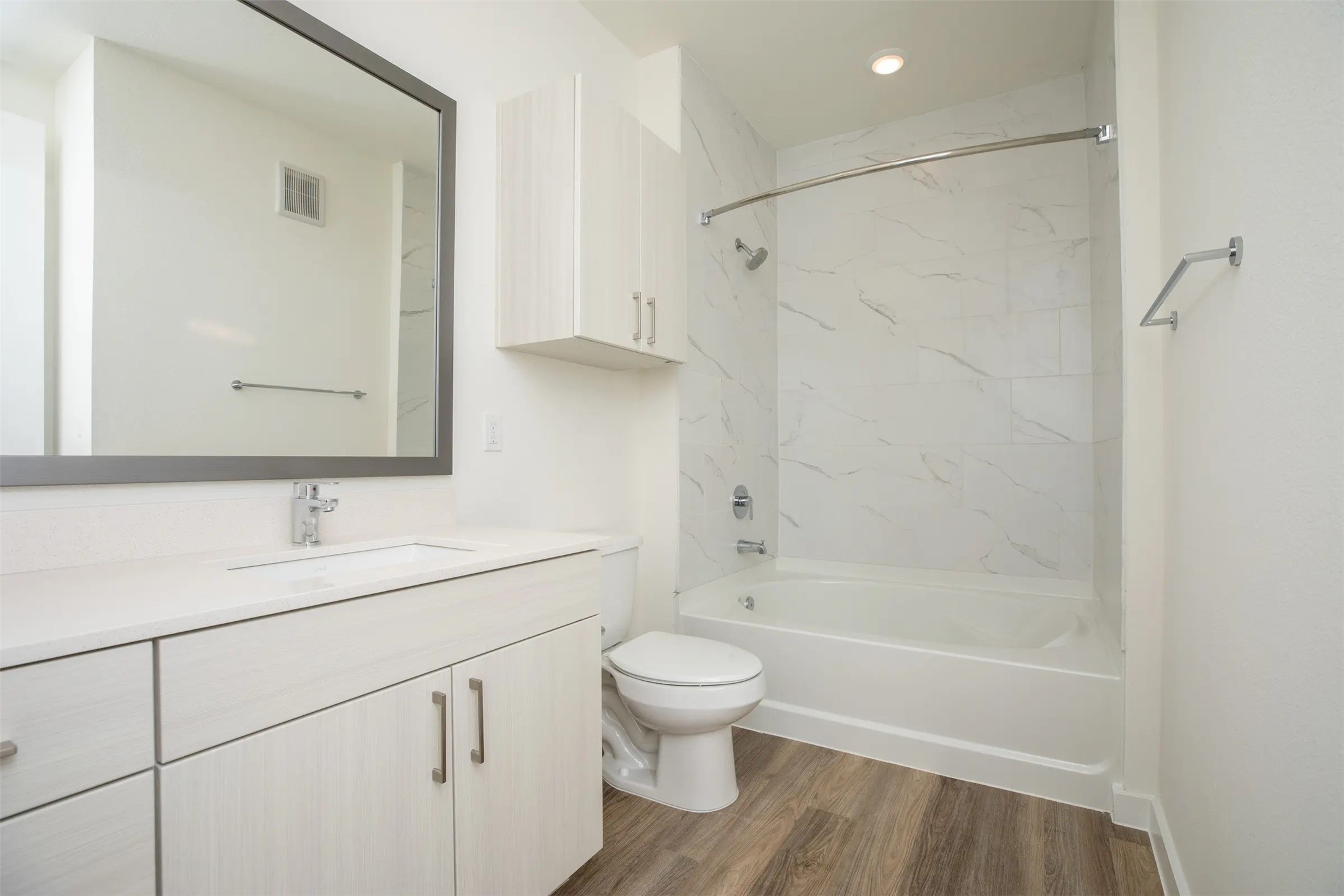 Houston Condo: 1690 North Loop