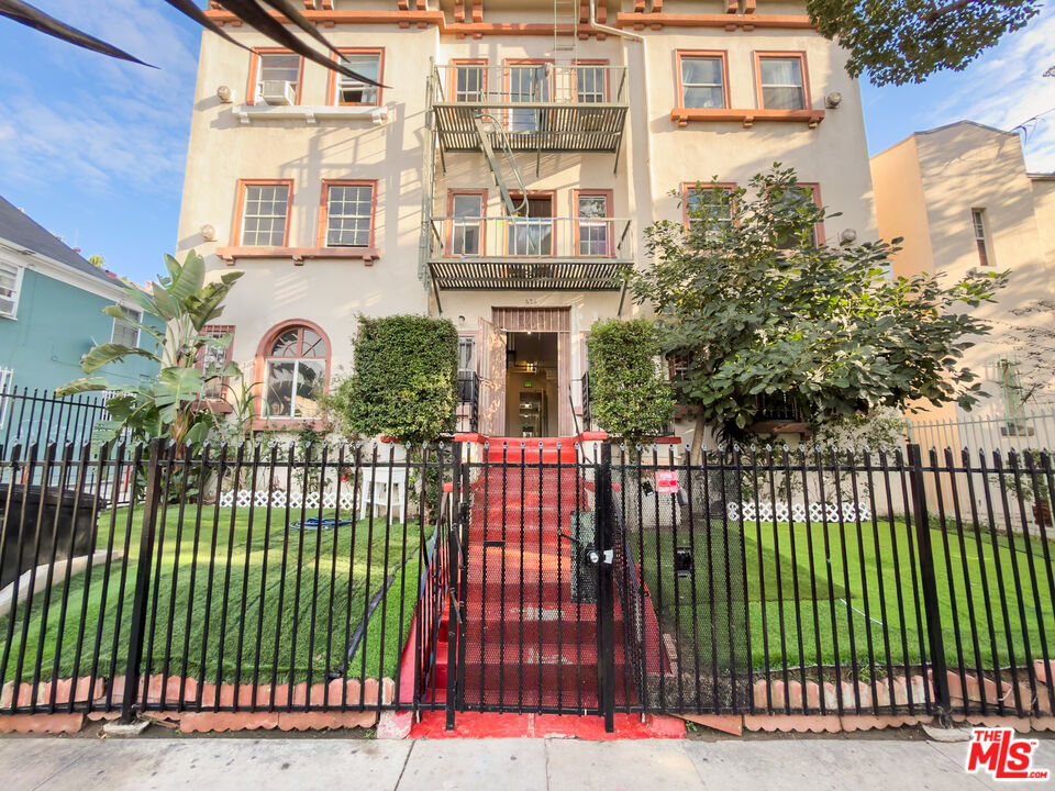 Los Angeles Condo: 434 South Rampart Boulevard