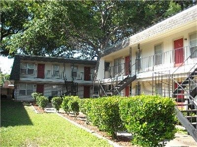 Lockhart Condo: 499 West San Antonio Street
