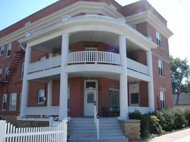 Lena Condo: 118 E Railroad St #10