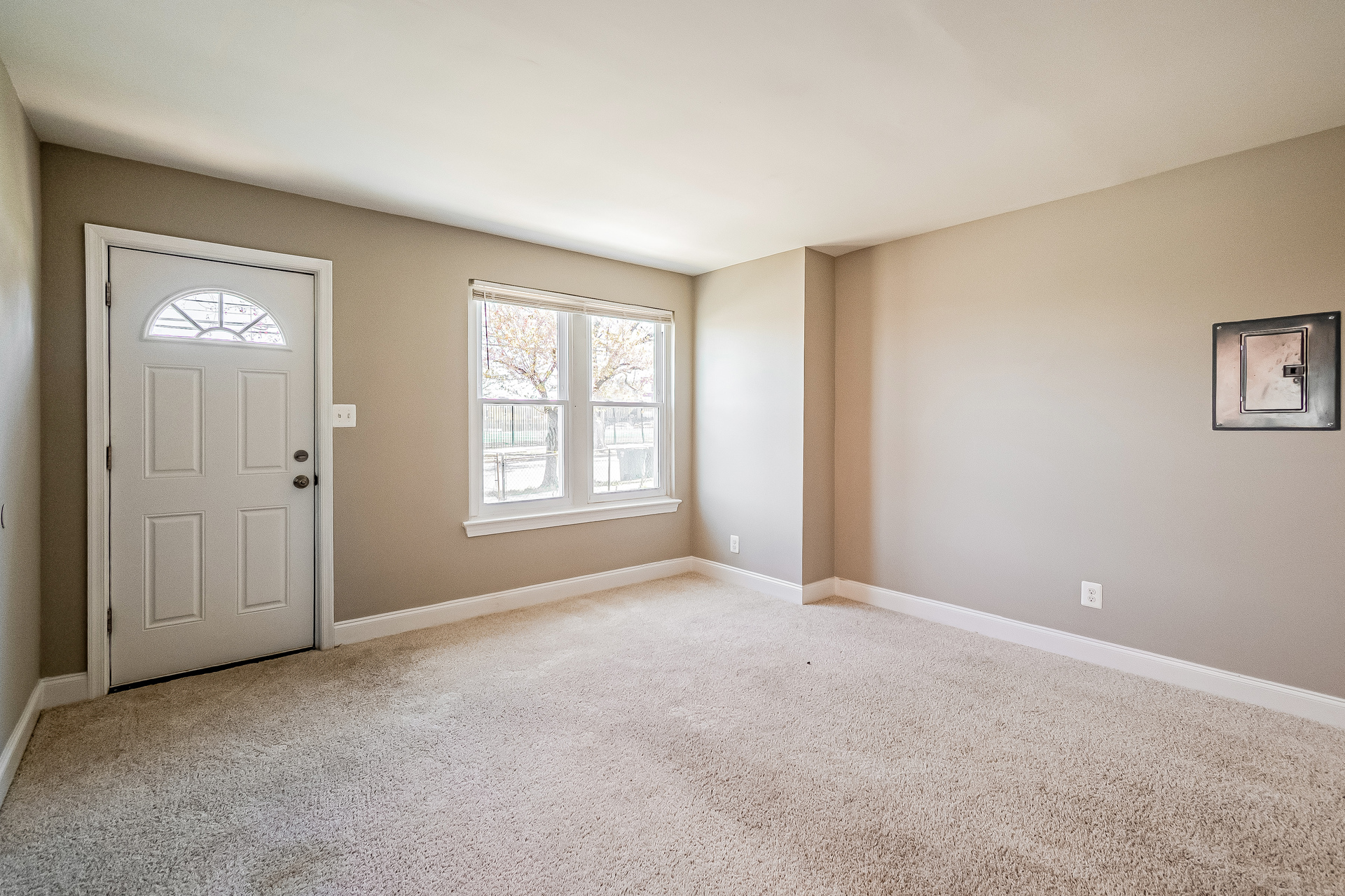 Washington Condo: 2439 25th St SE