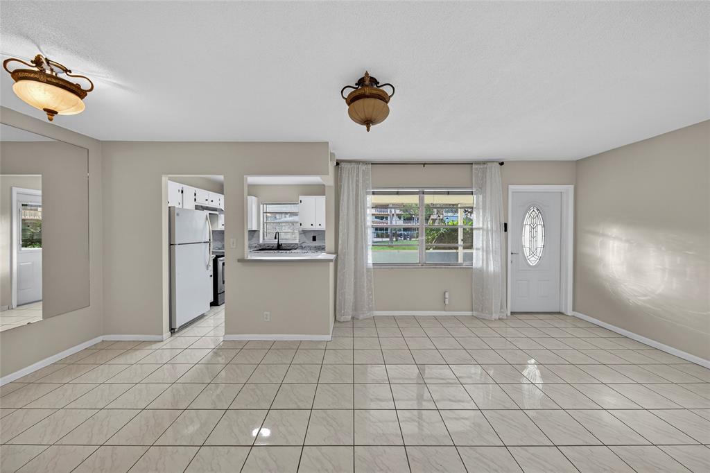 Hollywood Condo: 5300 Washington Street