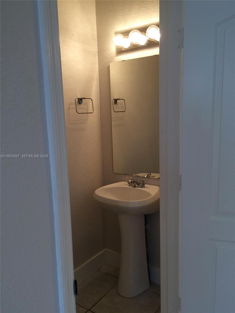 Hollywood Condo: 2201 Monroe Street