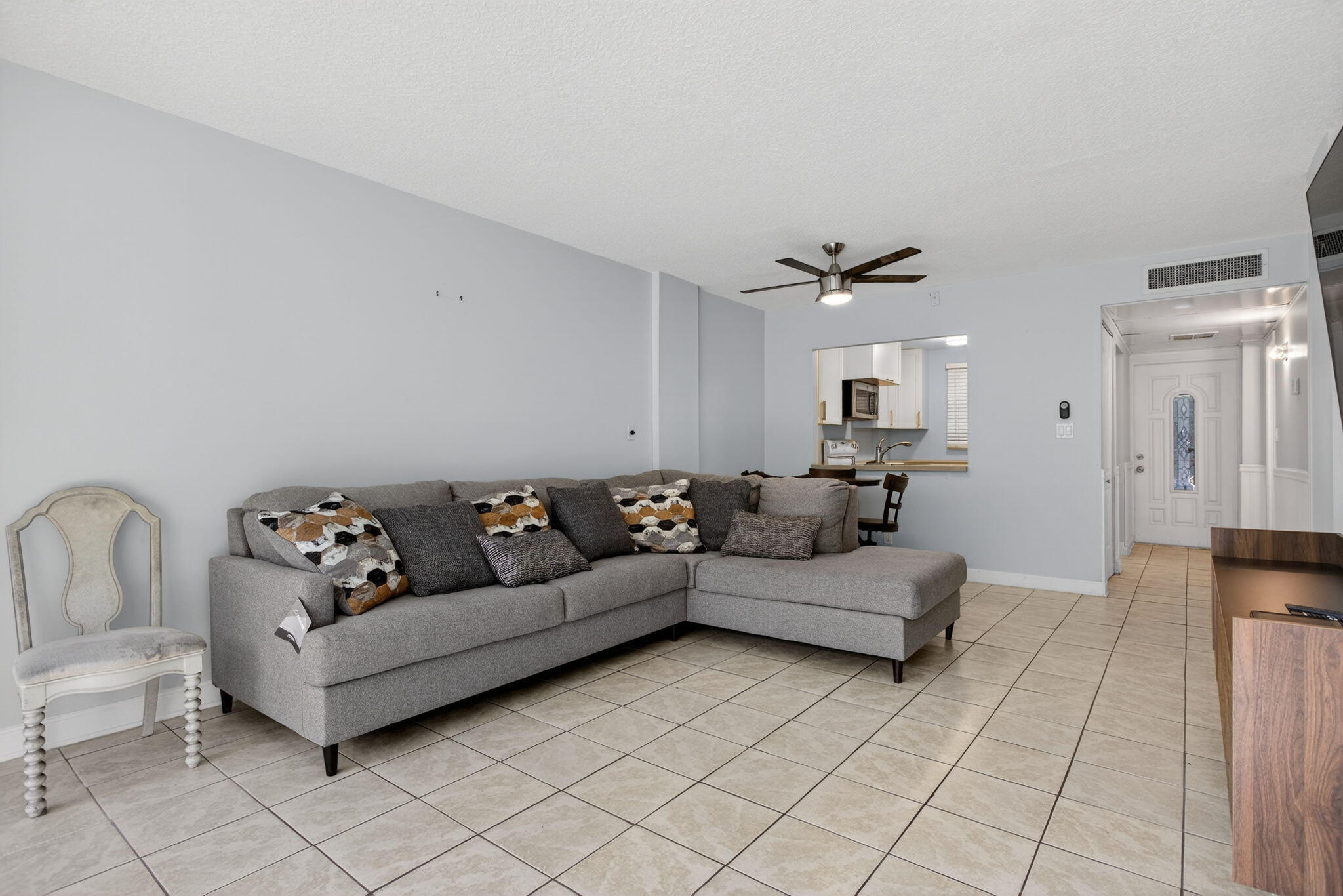 Oakland Park Condo: 107 Royal Park Drive