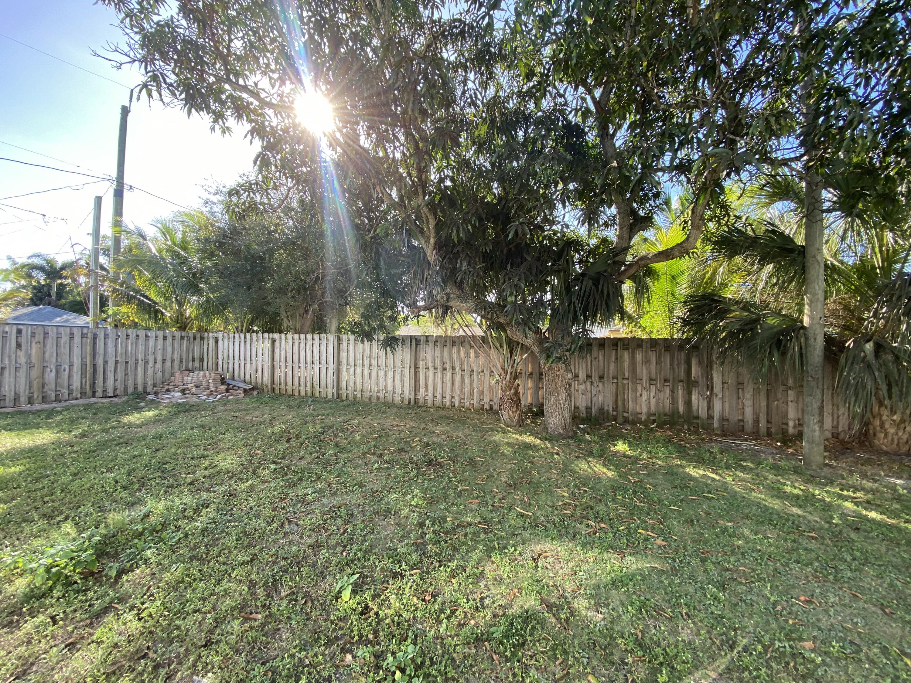 Lake Worth Beach Condo: 715 2nd Avenue South