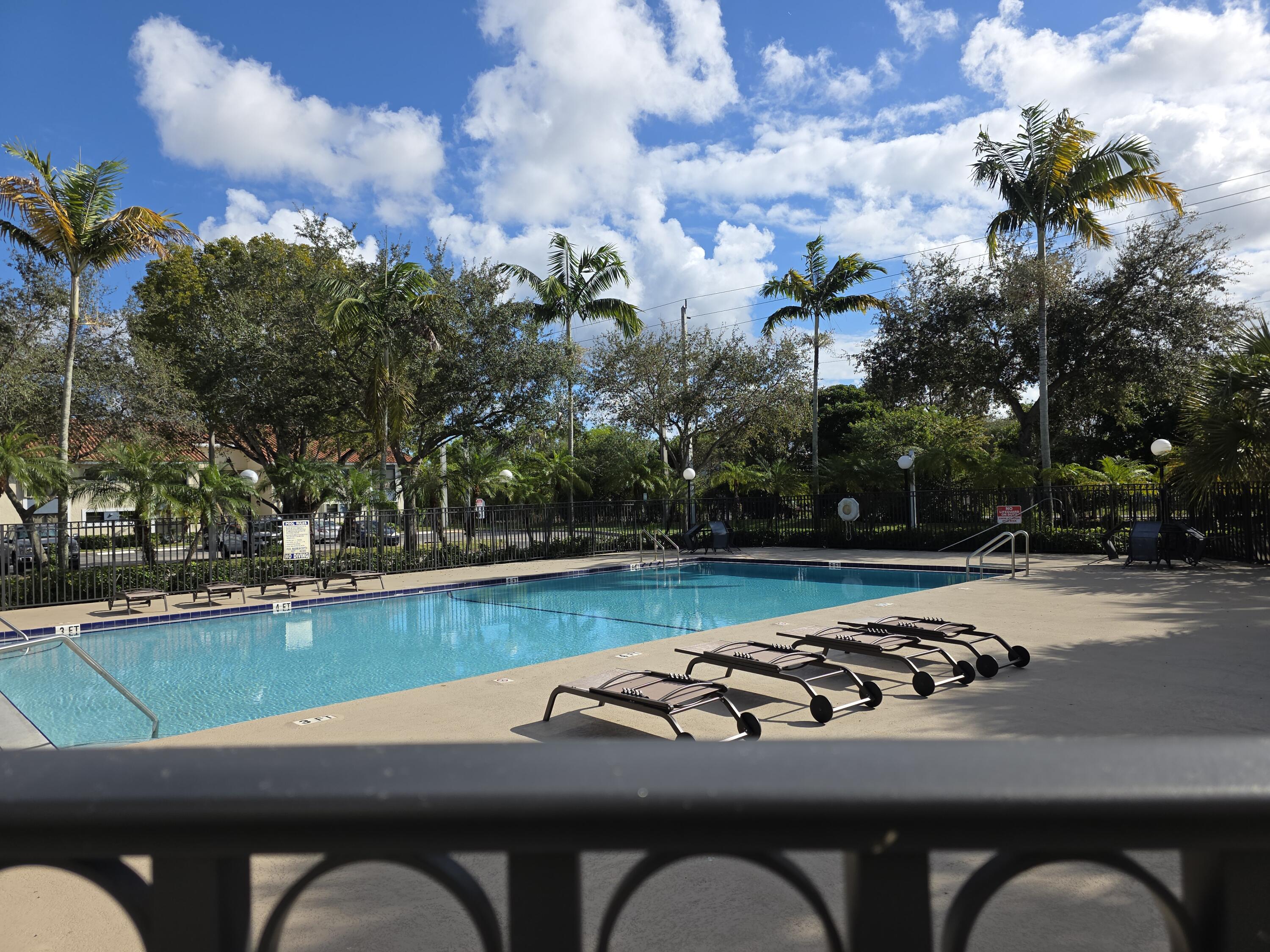 West Palm Beach Condo: 1542 Lake Crystal Drive