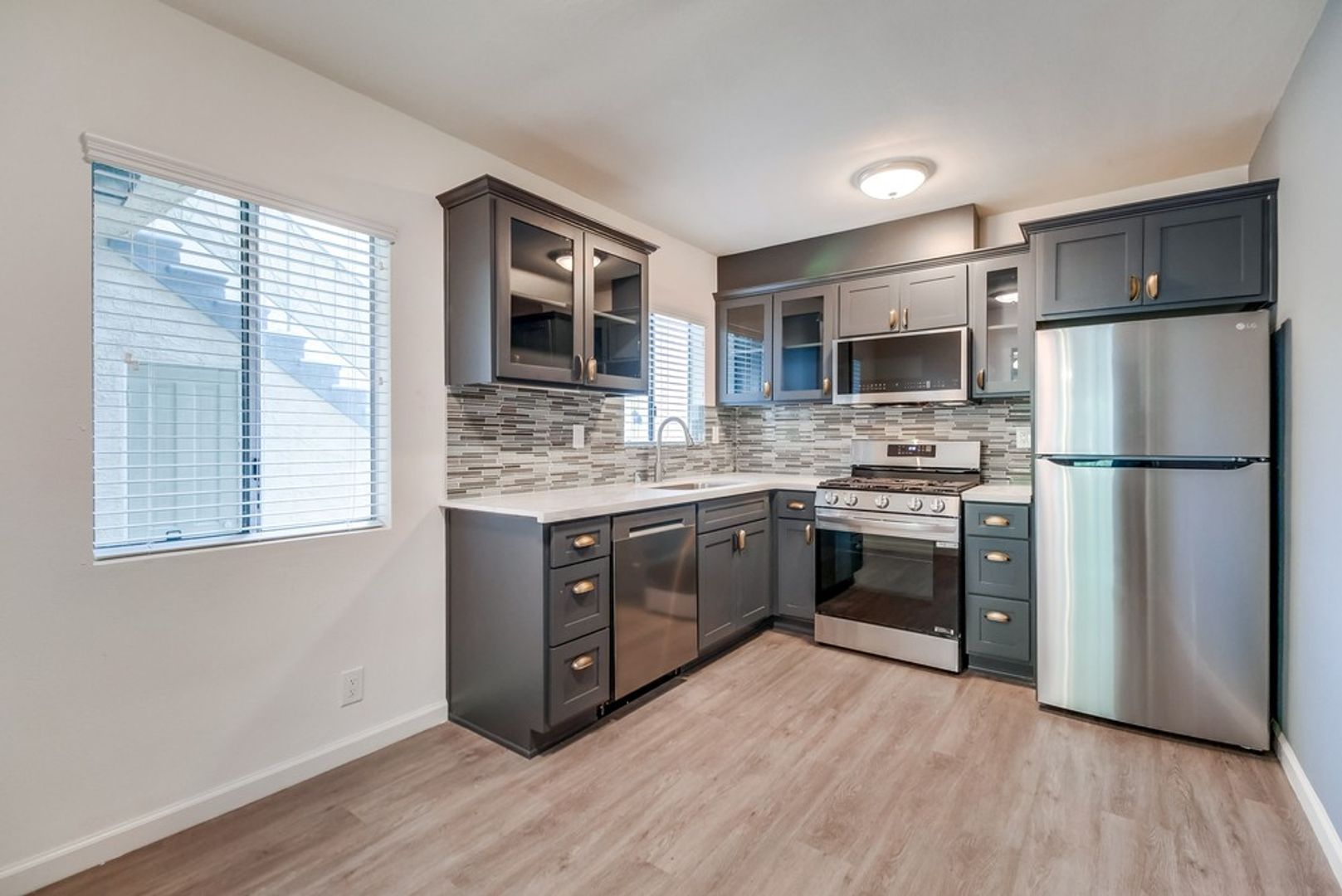 Los Angeles Condo: 2485 Venice Blvd