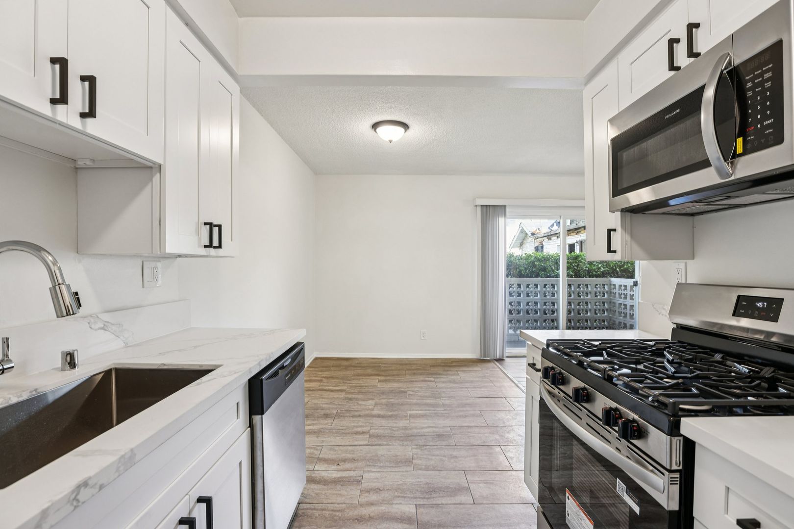 Los Angeles Condo: 6205 8th Ave