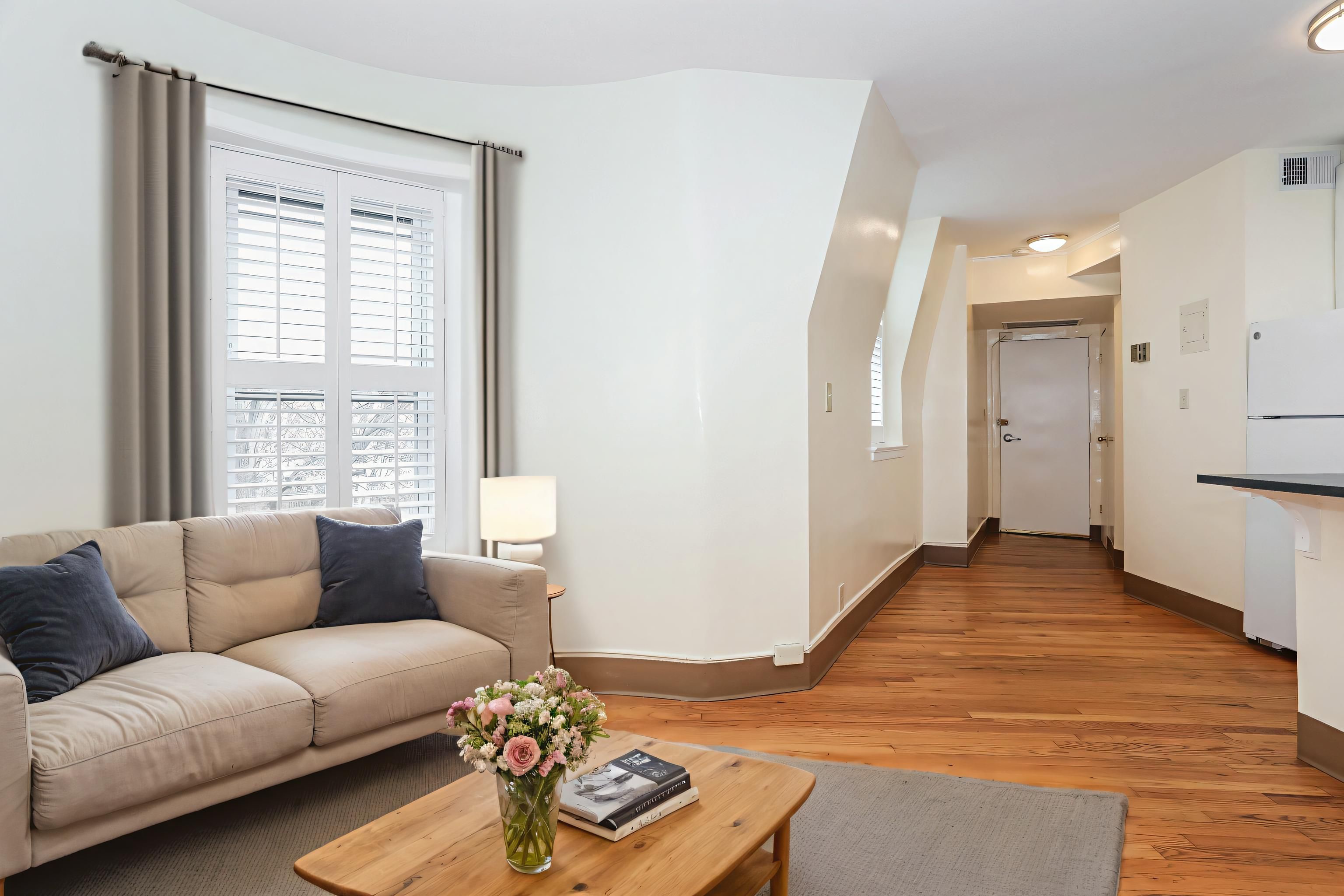 Washington Condo: 105 9th St SE