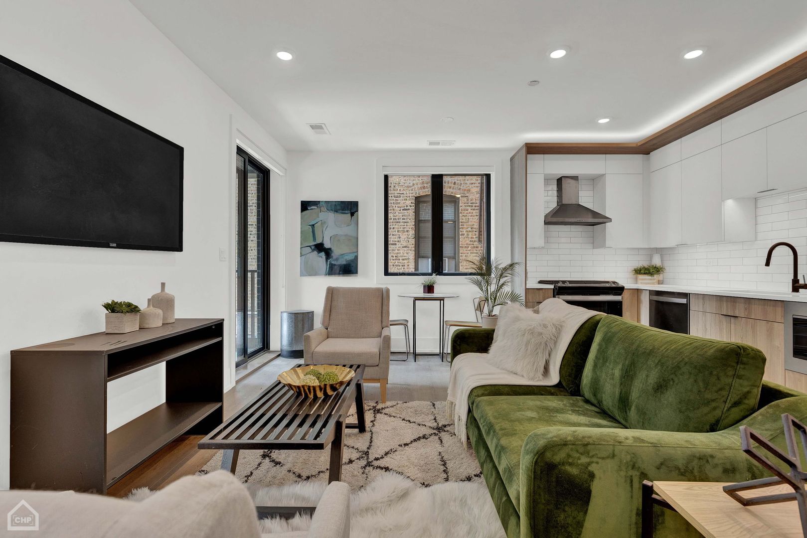 Chicago Apartment: 1613 W Belmont Ave