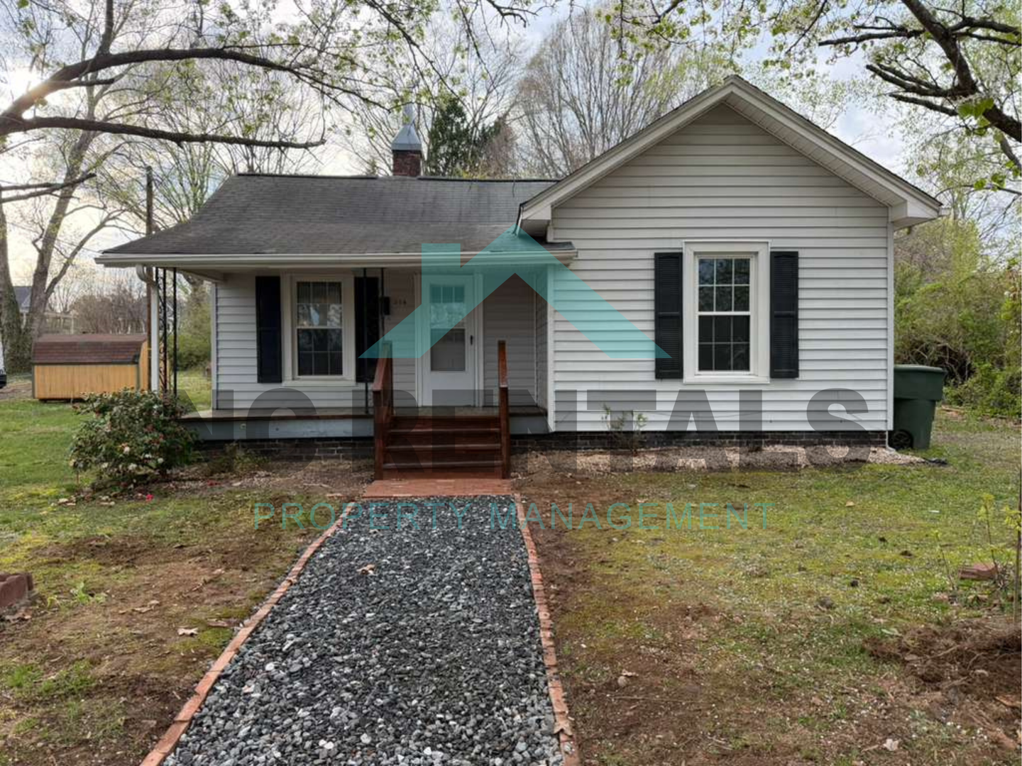 Mayodan House: 204 N 6th Ave