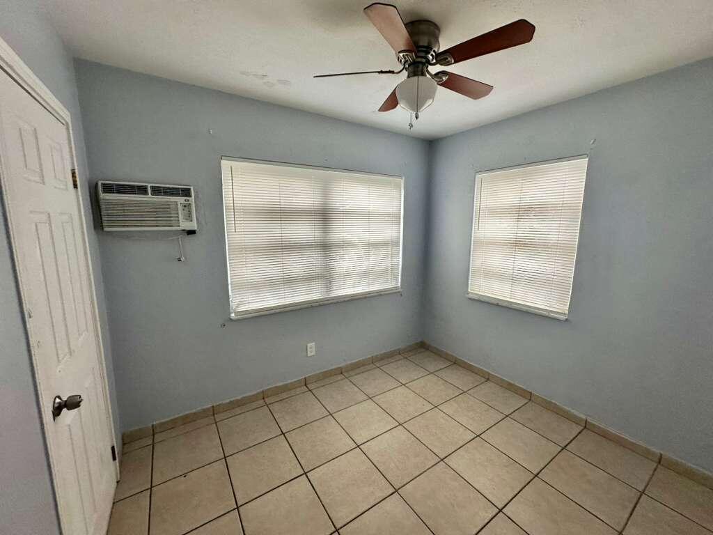 Dania Beach Condo: 23 Southeast 12th Street
