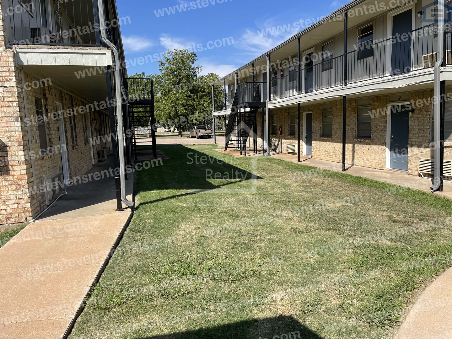 Lawton Apartment: 1502 NW Kingsbury Ave