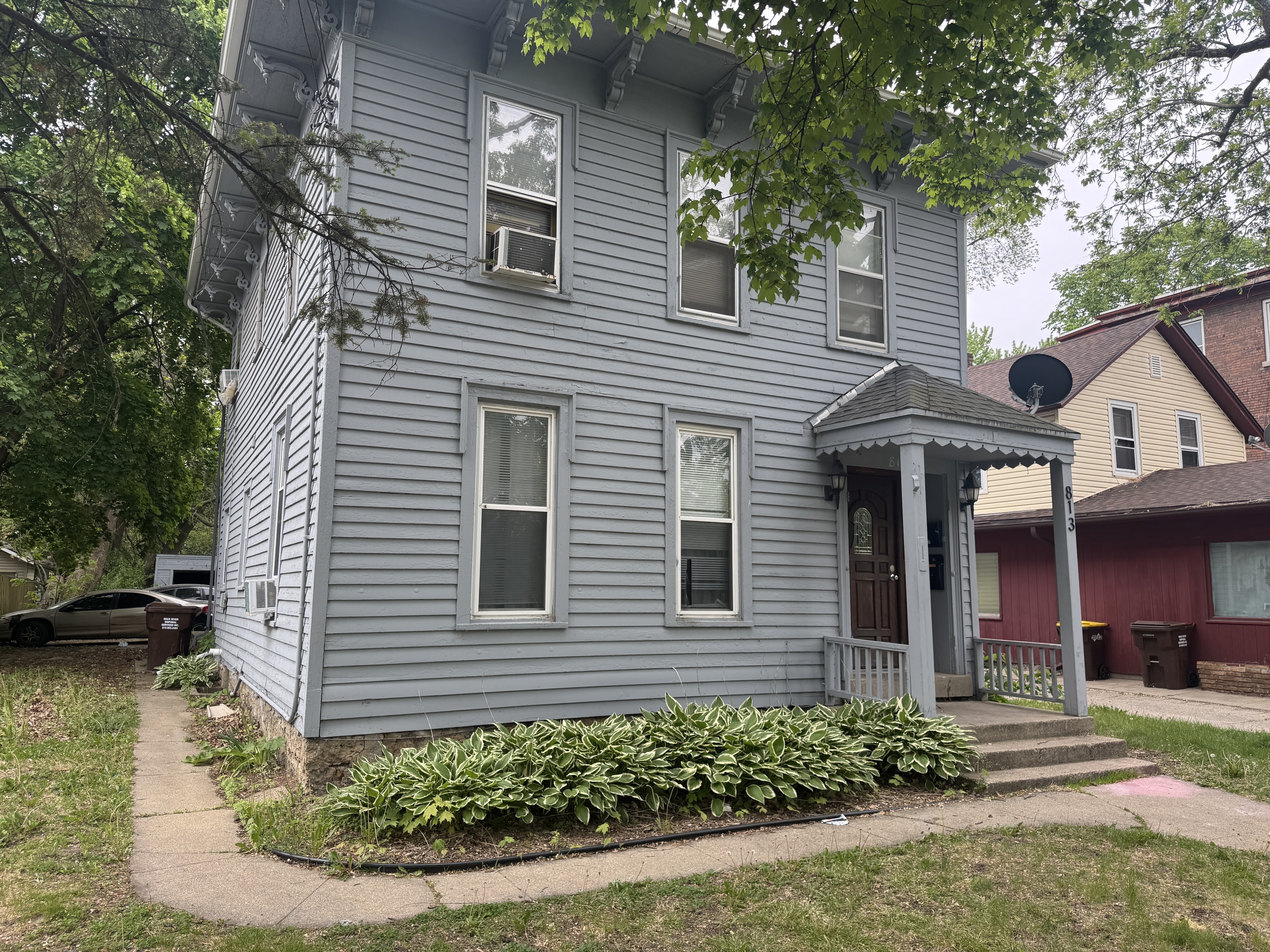 Rockford Condo: 813 3rd Ave