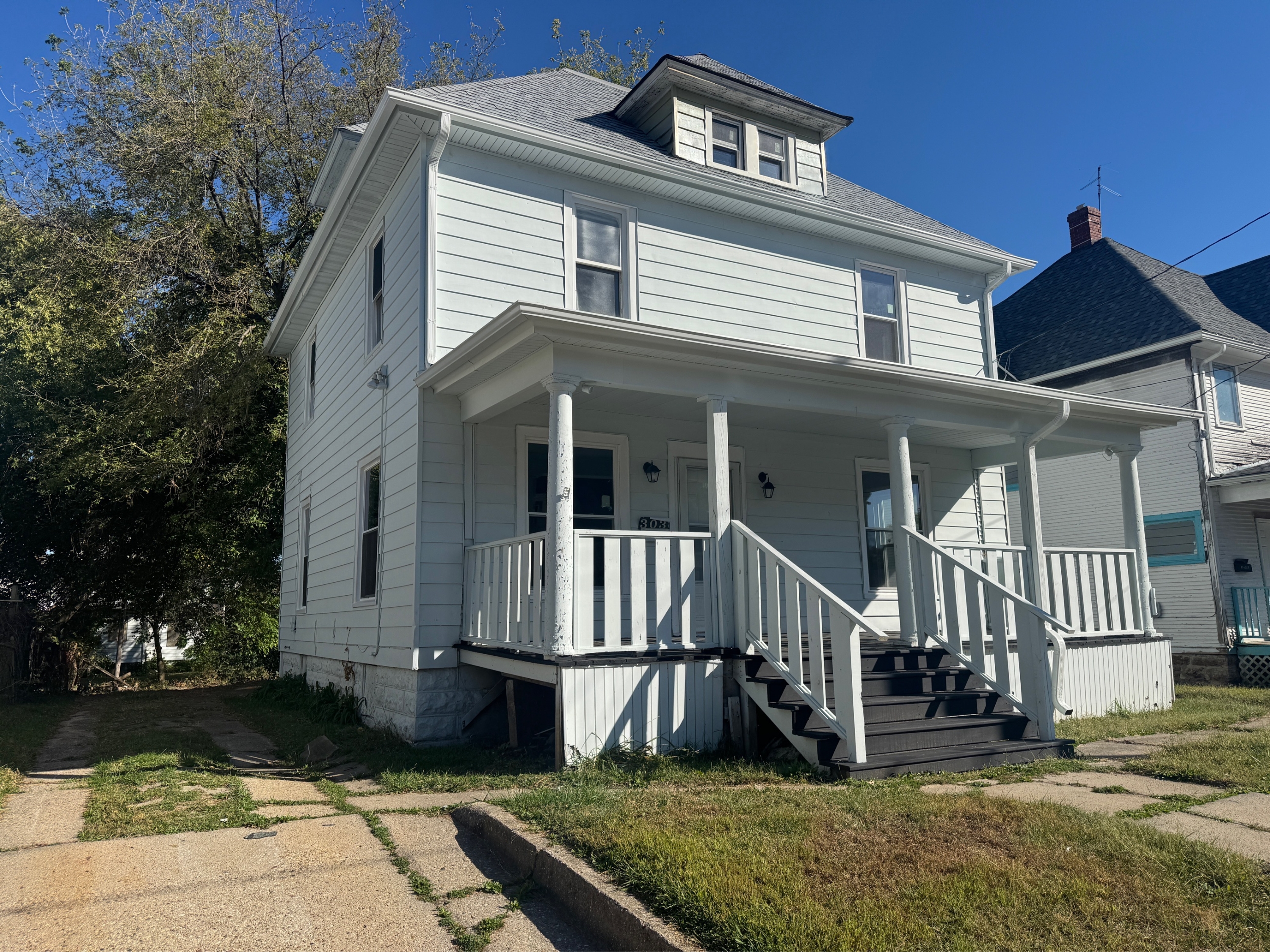 Rockford House: 303 Forest Ave