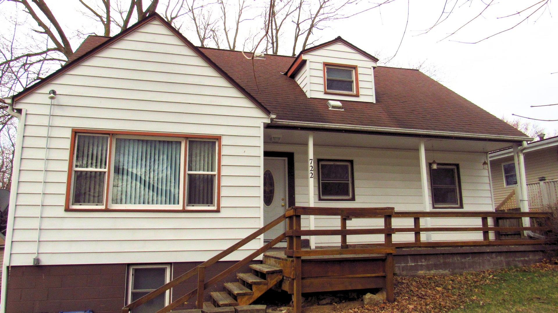 Coralville Condo: 722 13th Ave