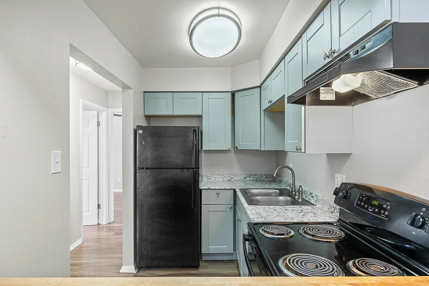 Lakewood Apartment: 9885 W 21st Ave