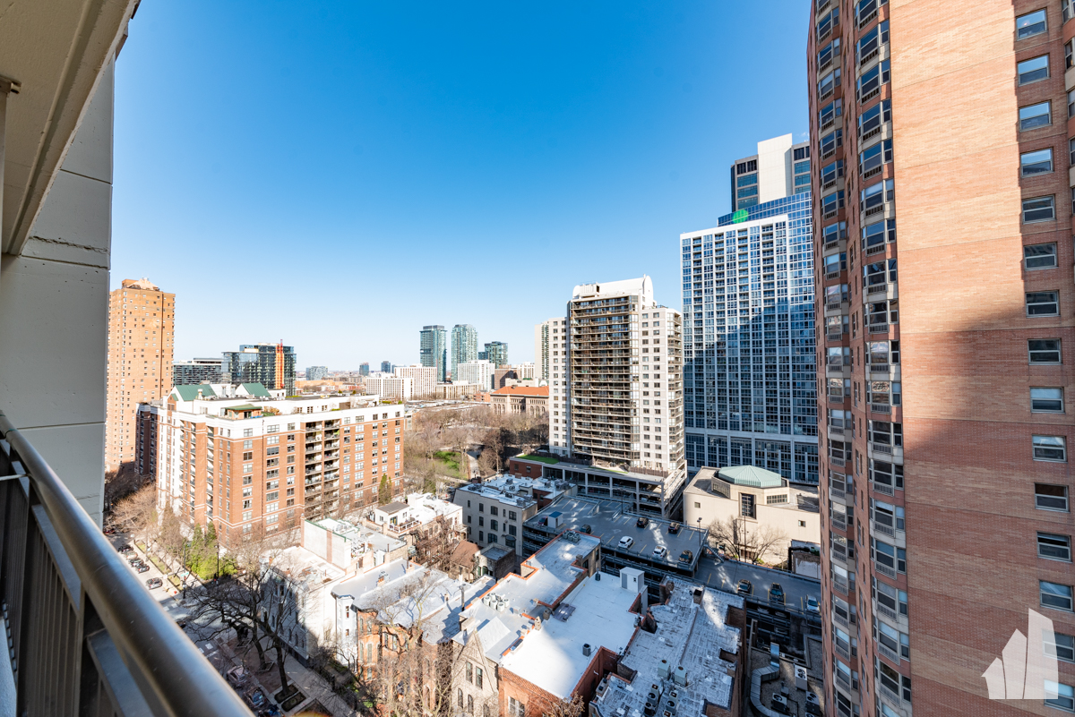 Chicago Condo: 21 West Chestnut