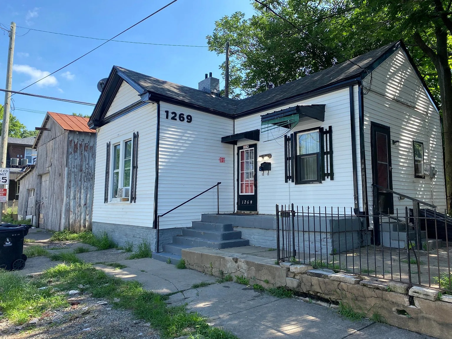Louisville House: 1269 S Jackson st