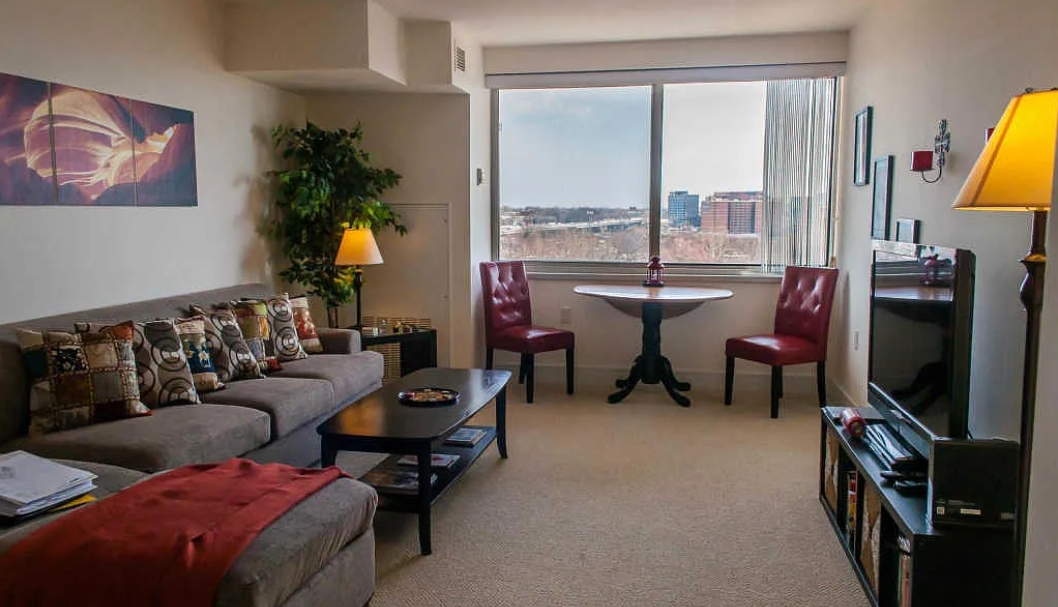 Washington Condo: 800 4th St SW