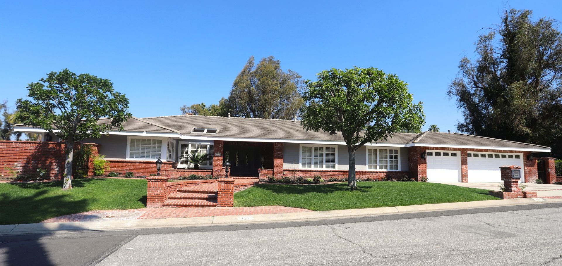 Anaheim House: 460 S Bridge View Dr