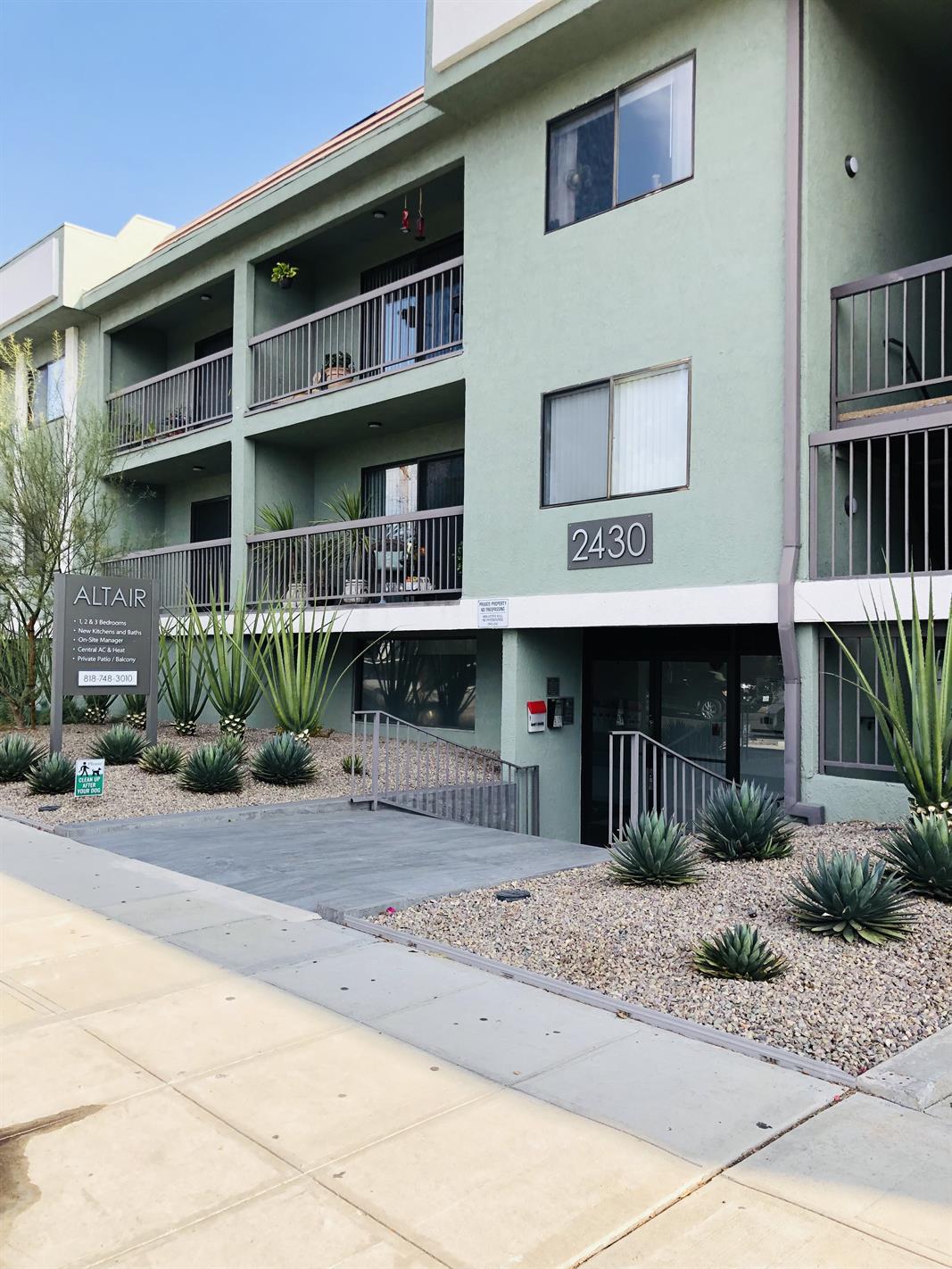 Burbank Apartment: 2430 Naomi St