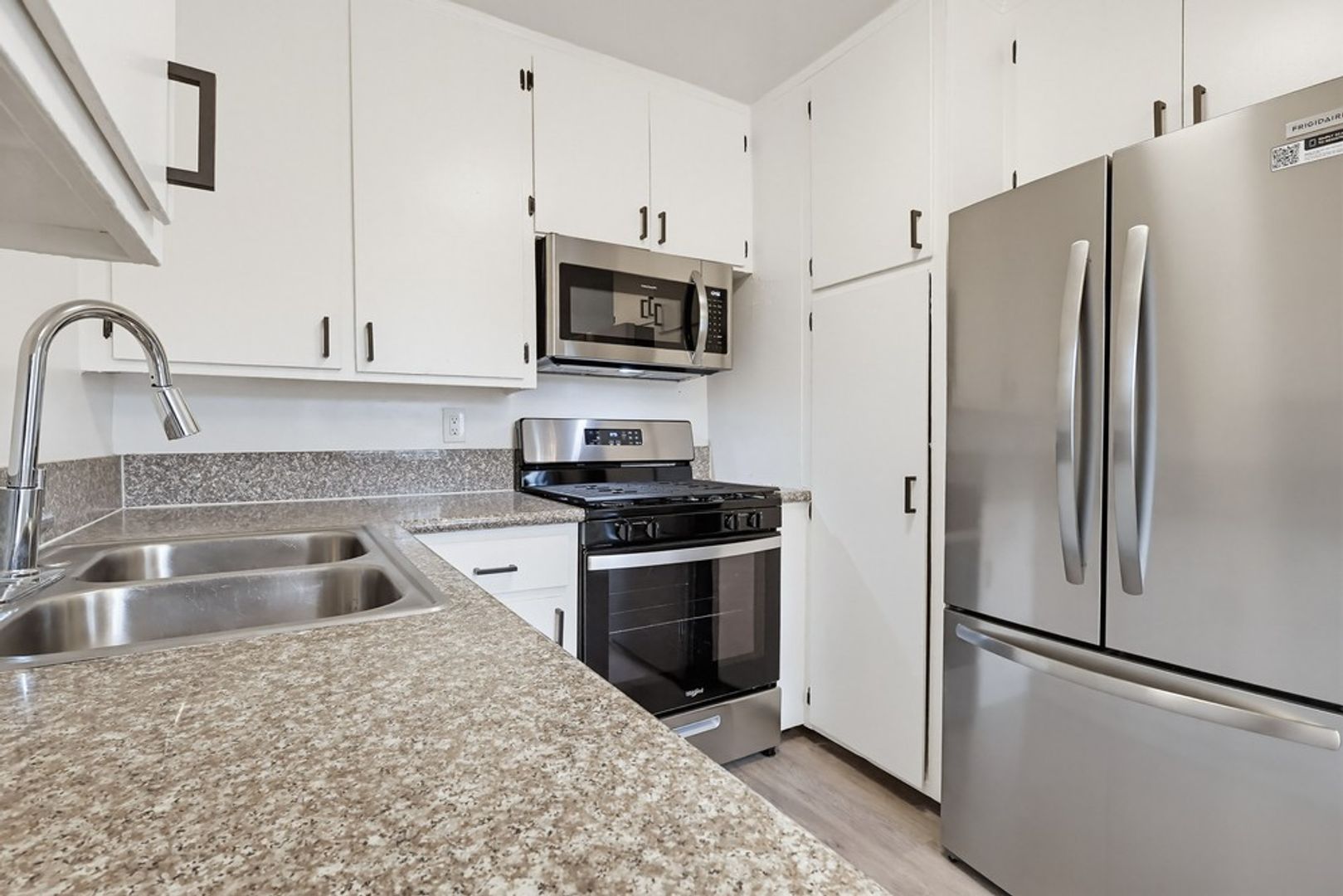 Los Angeles Condo: 6325 8th Ave