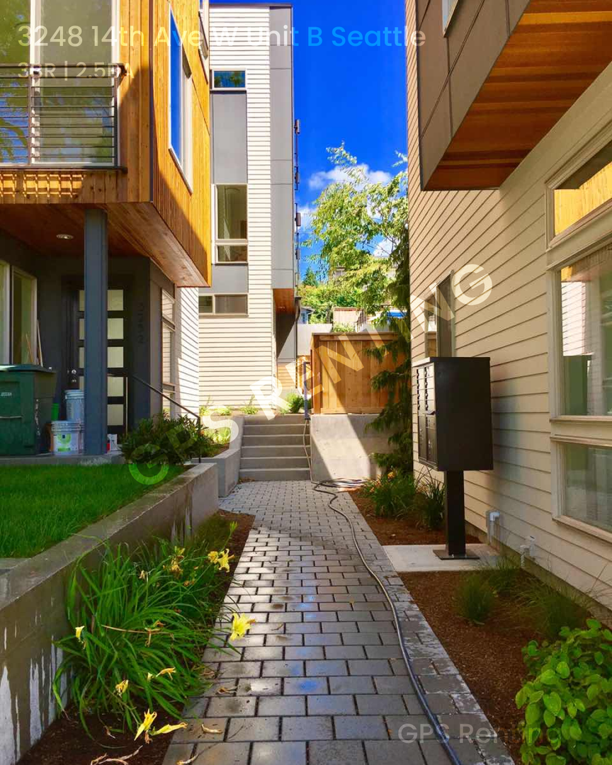 Seattle Townhome: 3248 B 14th Ave W