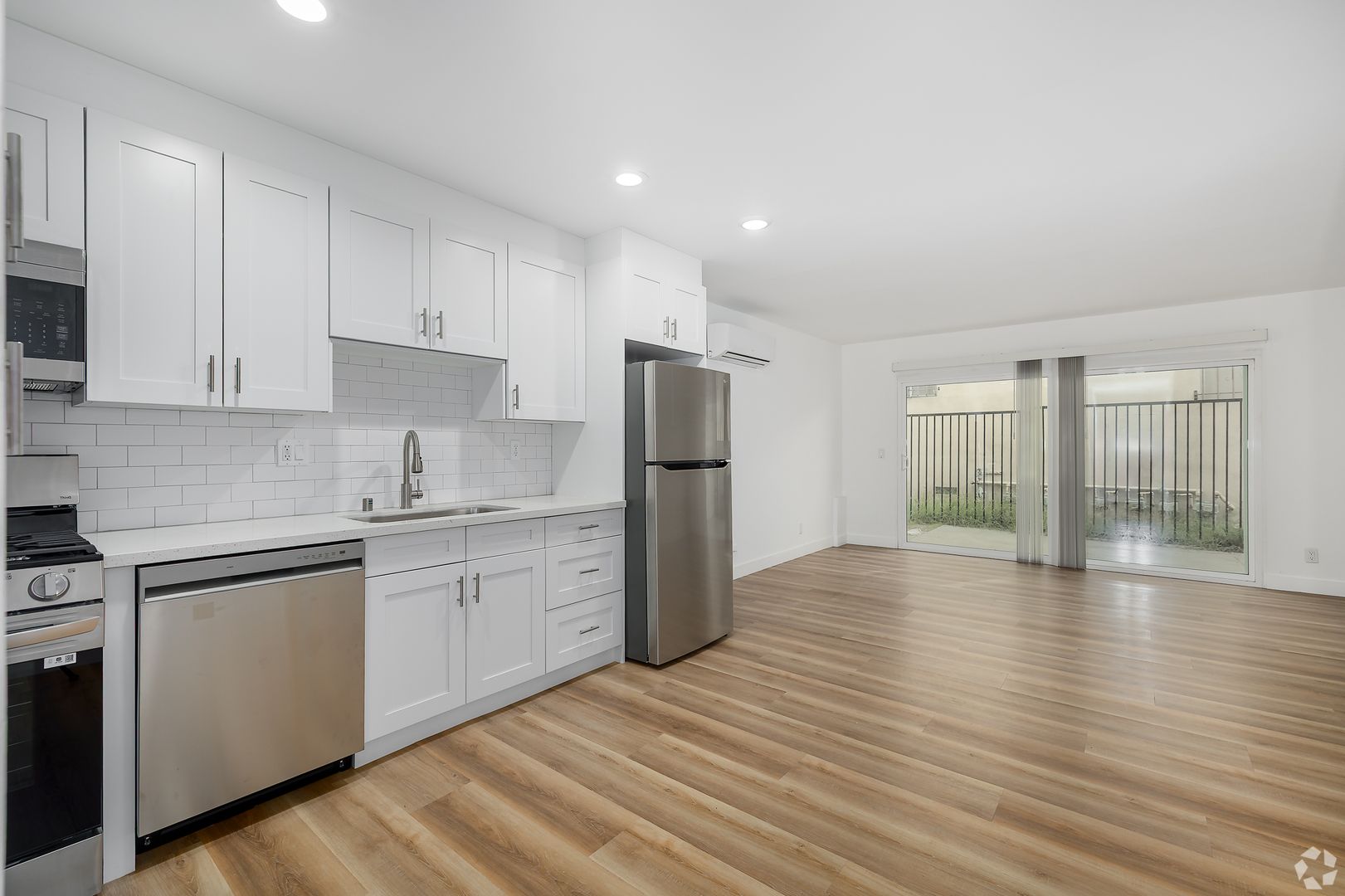 Los Angeles Condo: 3630 Midvale Ave