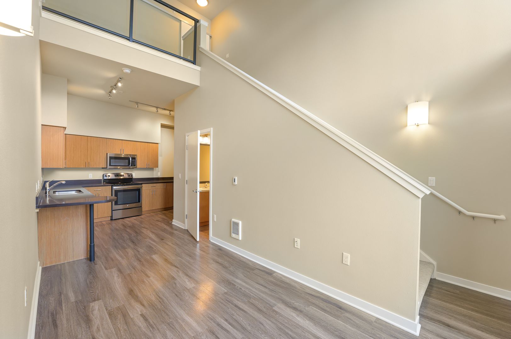 Kirkland Apartment: 11801 97th Ln