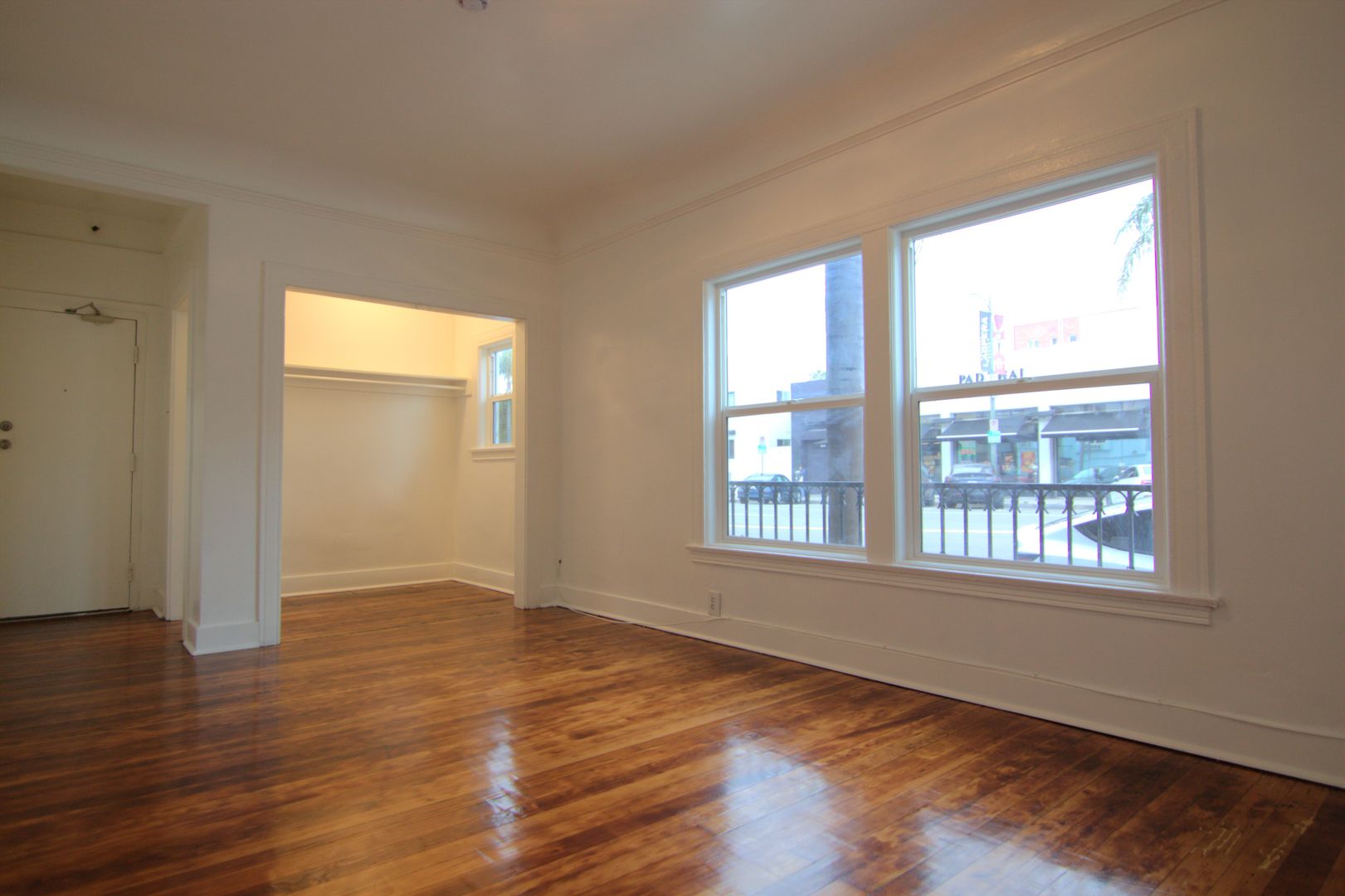 Los Angeles Condo: 6358 Yucca St