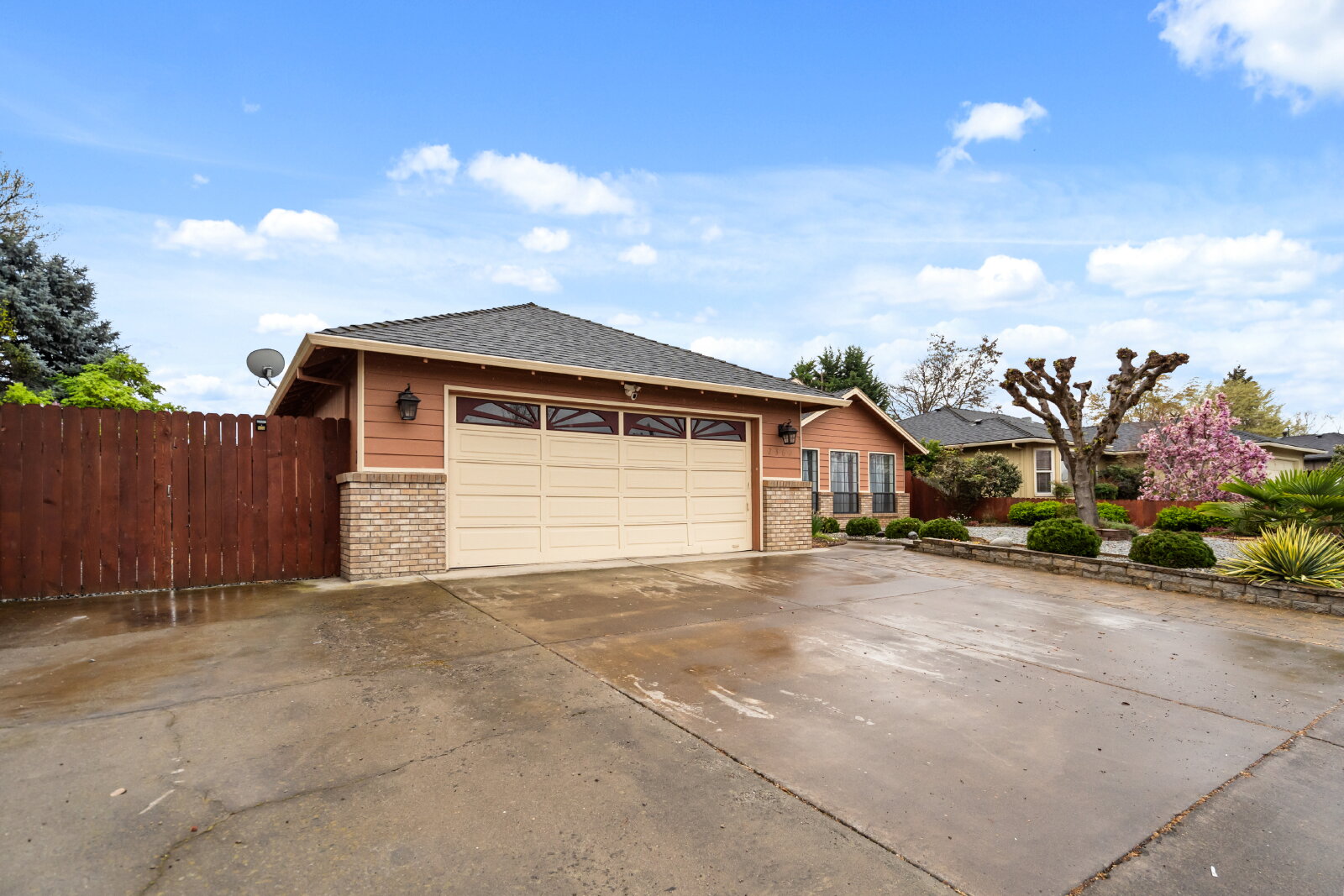 Medford House: 2360 Temple Dr