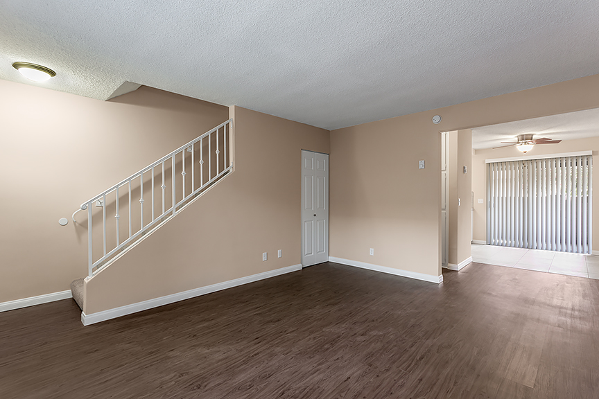 Covina Apartment: 321 S San Jose Ave