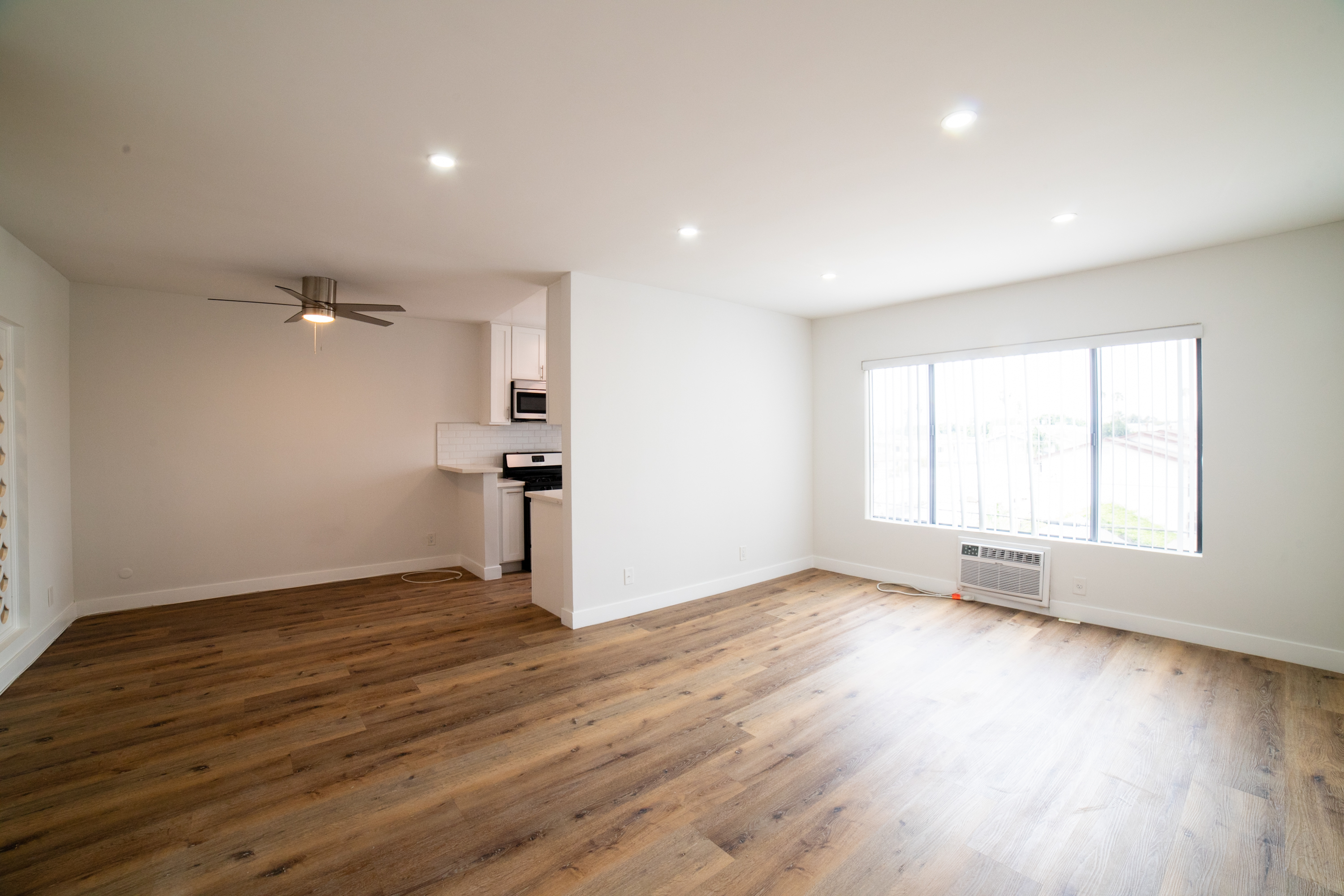 Los Angeles Condo: 2233 S Ridgeley Dr