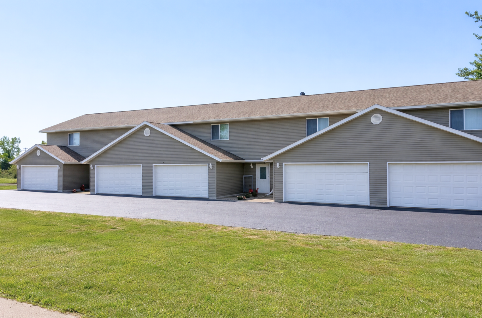 TOMAH Apartment: 1338 MARK Ave