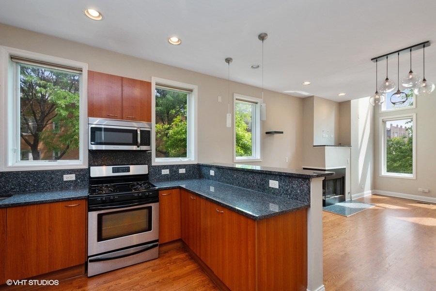 Chicago Condo: 1458 North Artesian Avenue