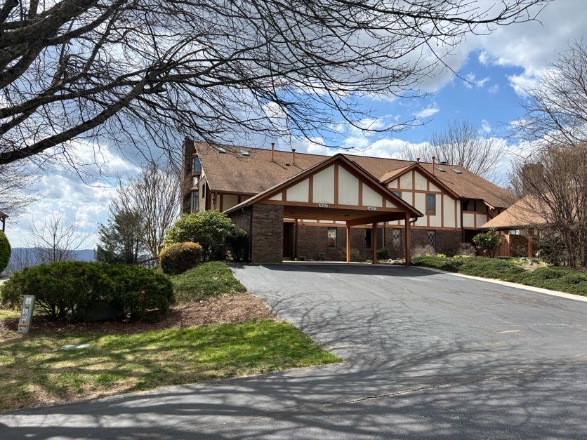 Laurel Park Condo: 1403 Fleetwood Plaza