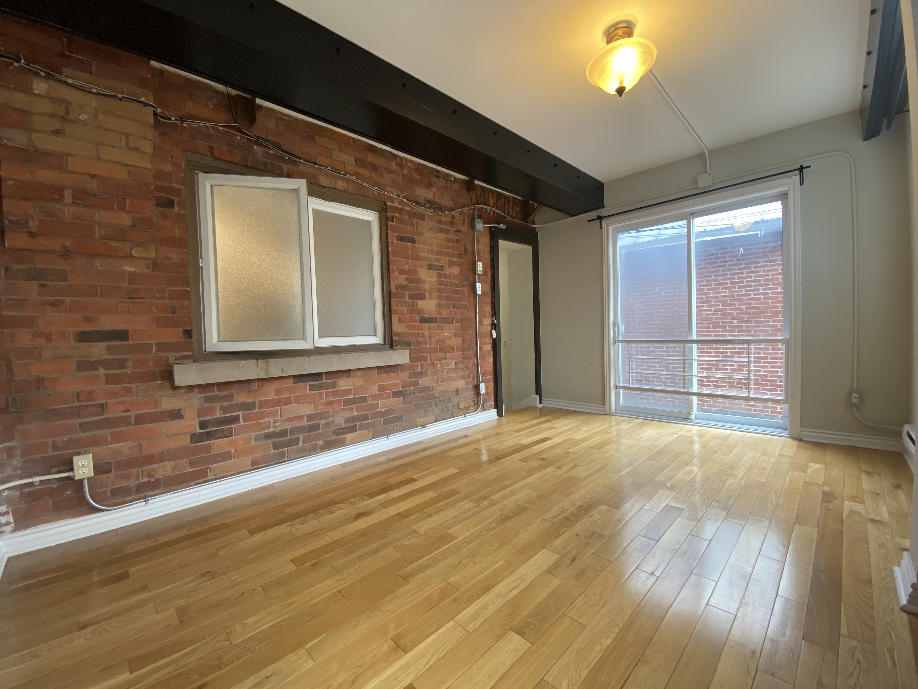 Ottawa Condo: 312 Cooper St