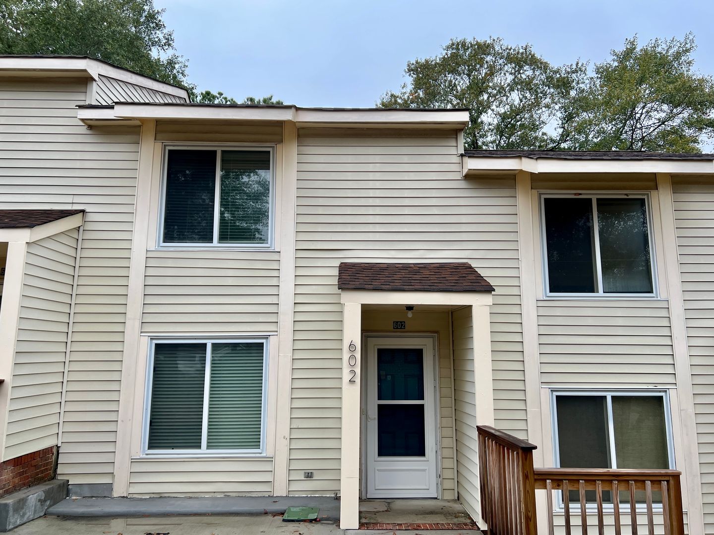 Cayce House: 602 Picadilly Square