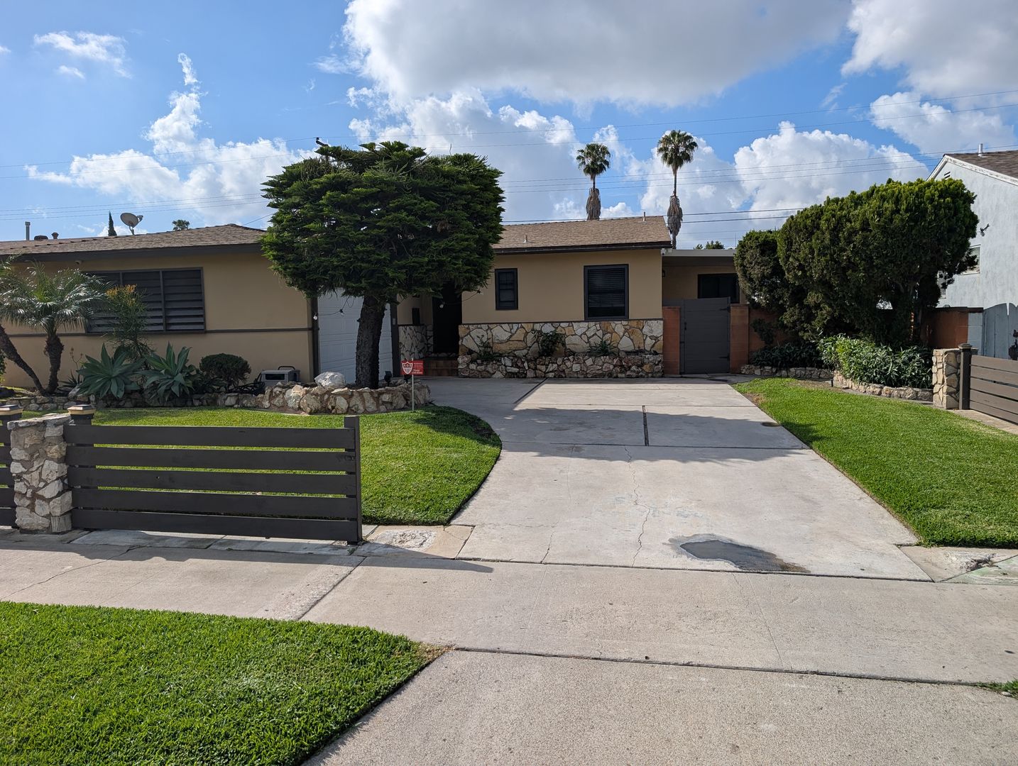 Fullerton House: 748 W Gage Ave