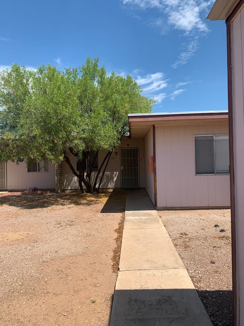 Tucson Condo: 9009 E Broadway Blvd