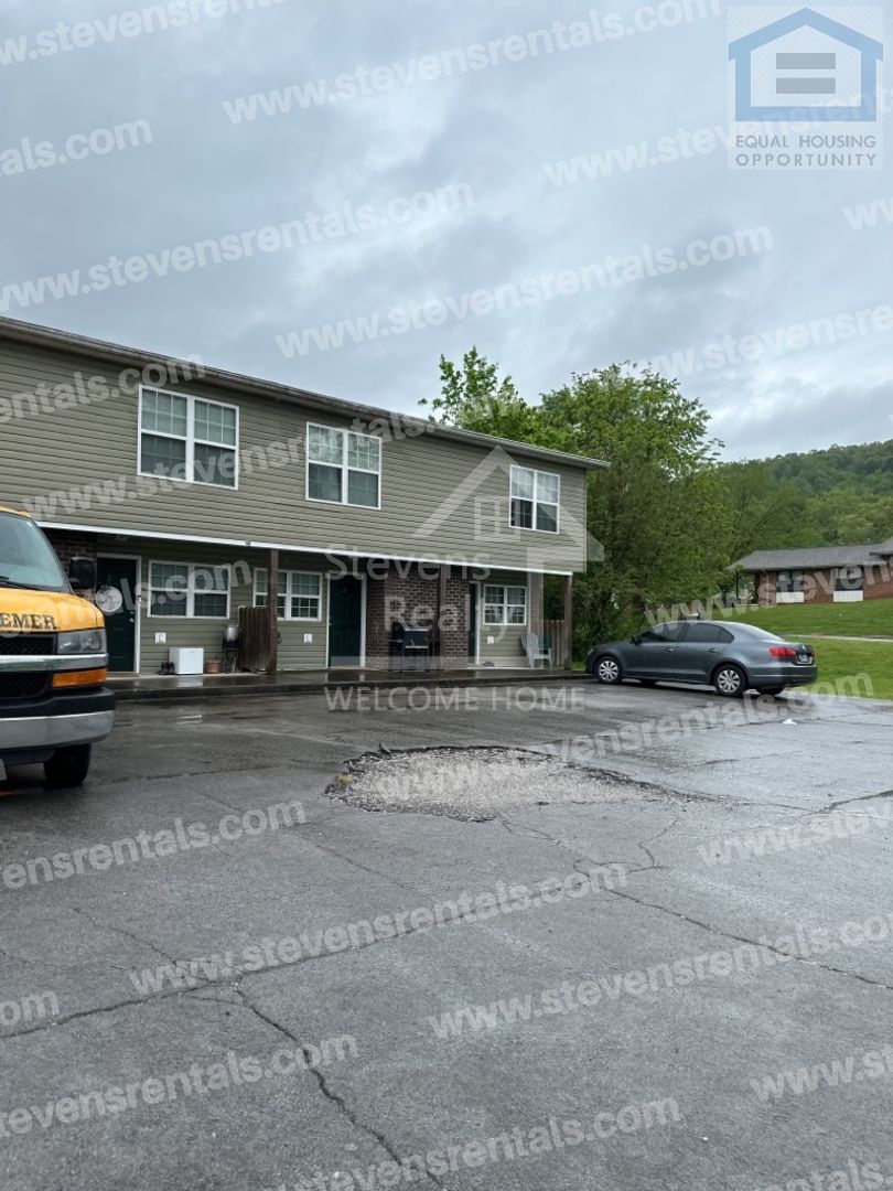 South Pittsburg House: 1207 Holly Ave