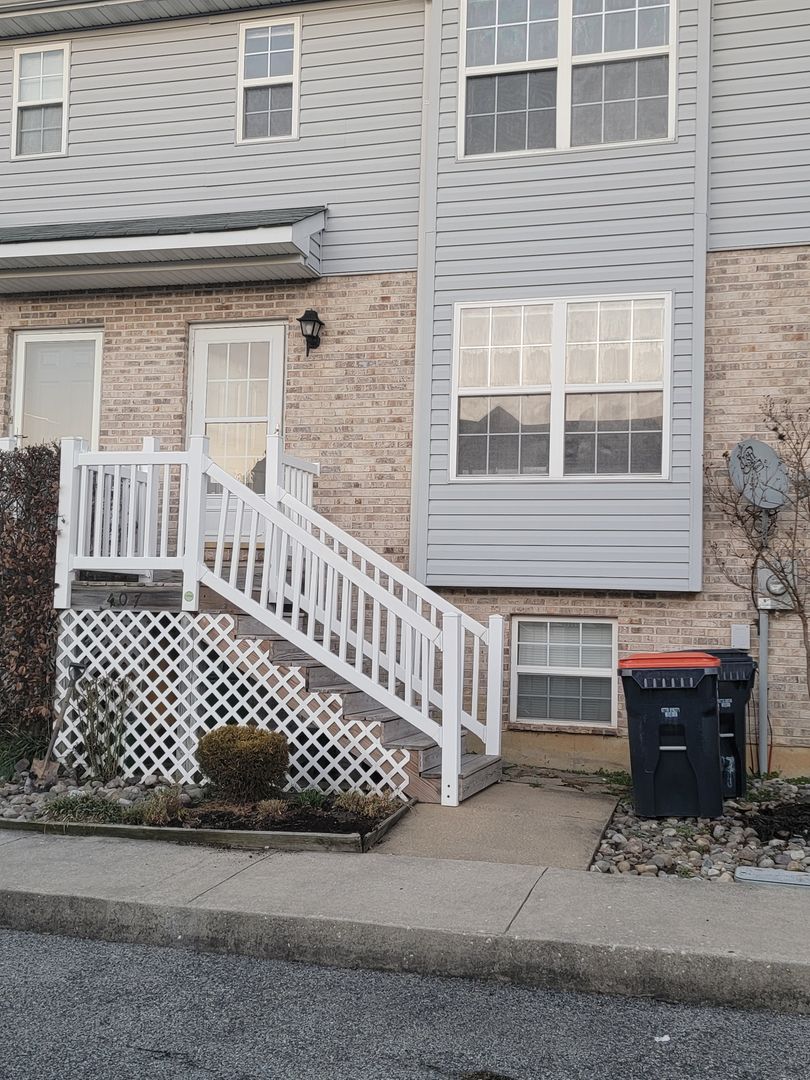 Middletown House: 407 Champs Lane