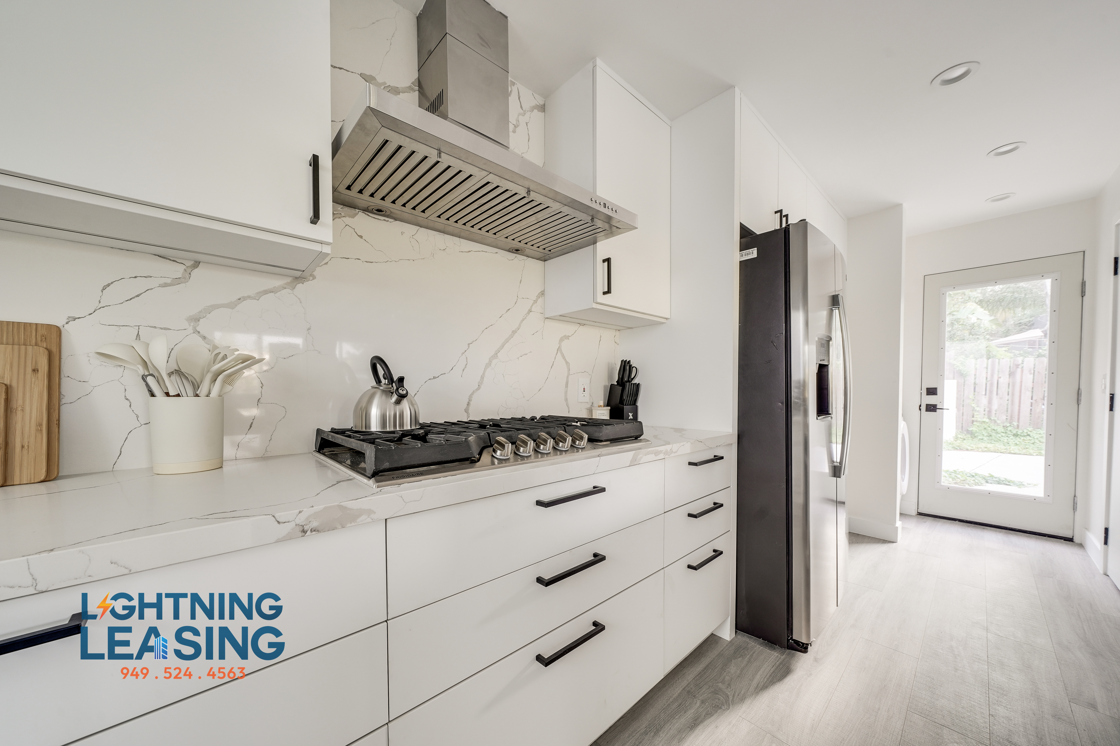 Los Angeles House: 6900 Treasure Trail