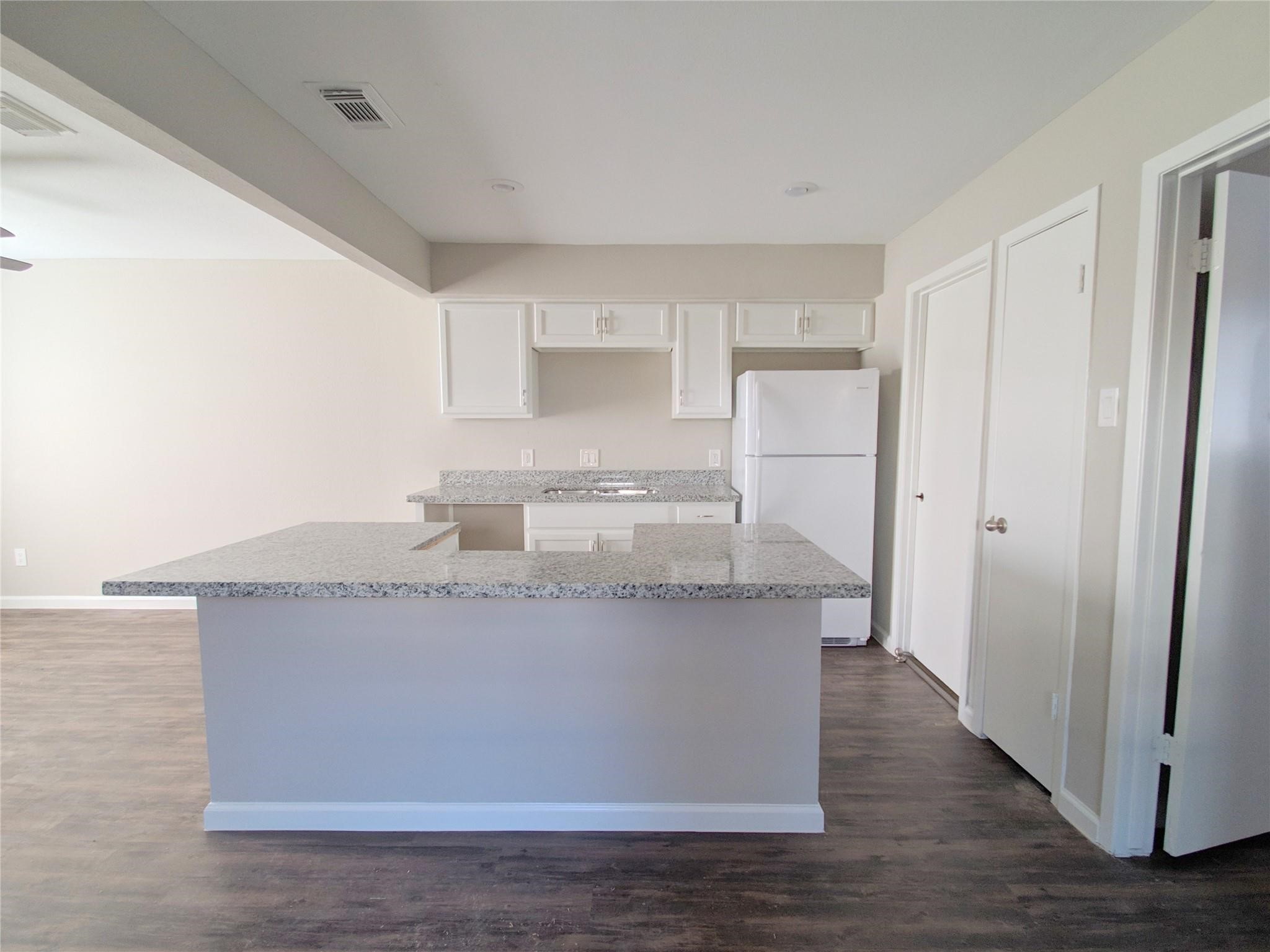 Houston Condo: 1960 Upland Drive