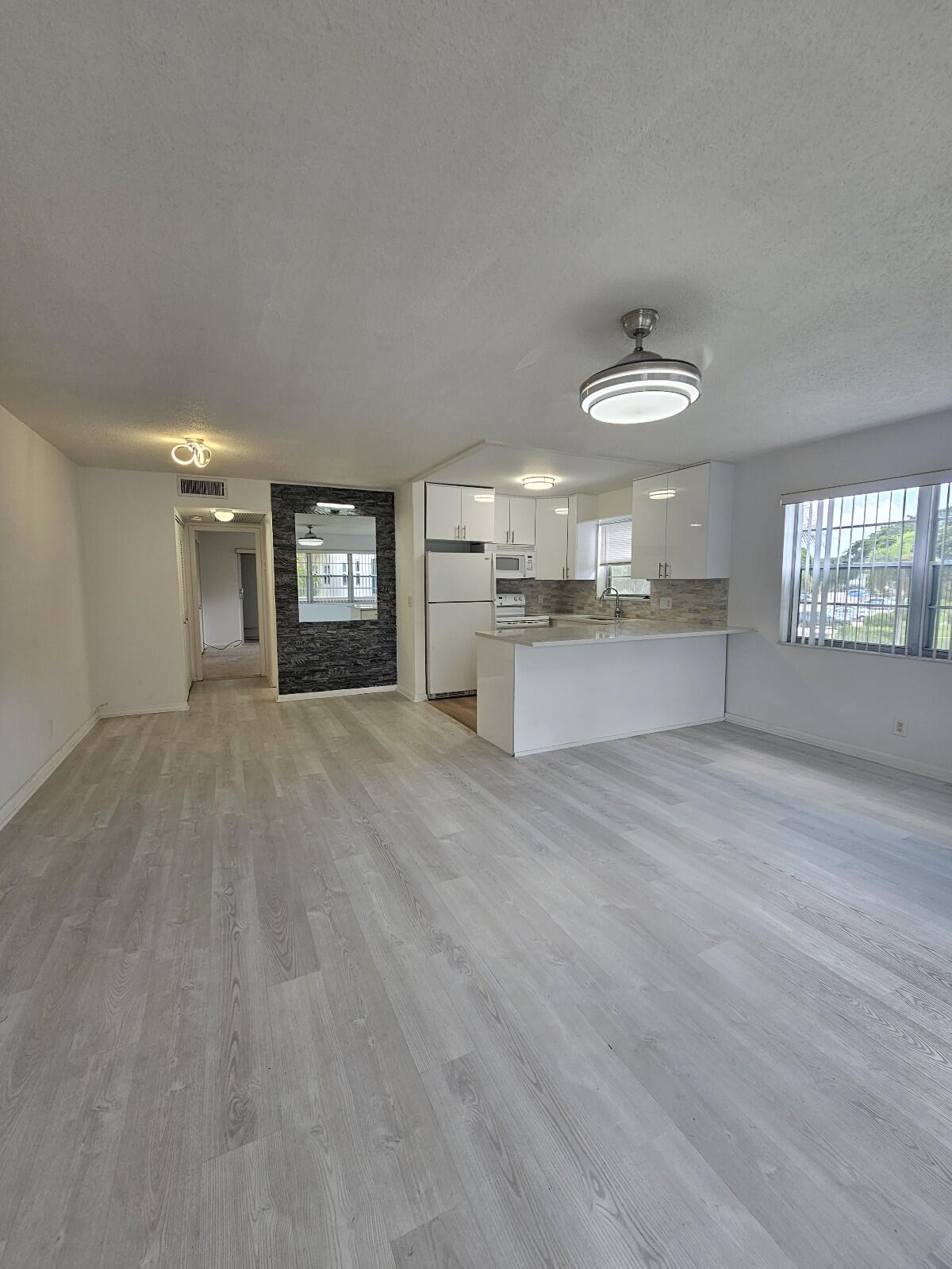 West Palm Beach Condo: 105 Windsor East