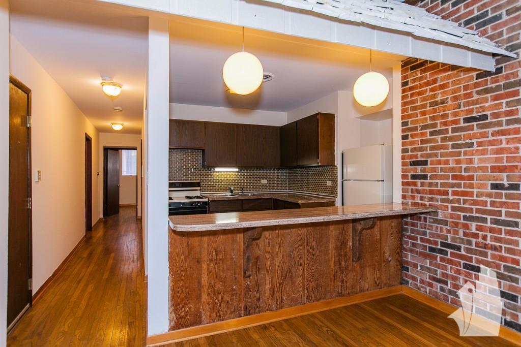 Chicago Condo: 875 West Lill Avenue,