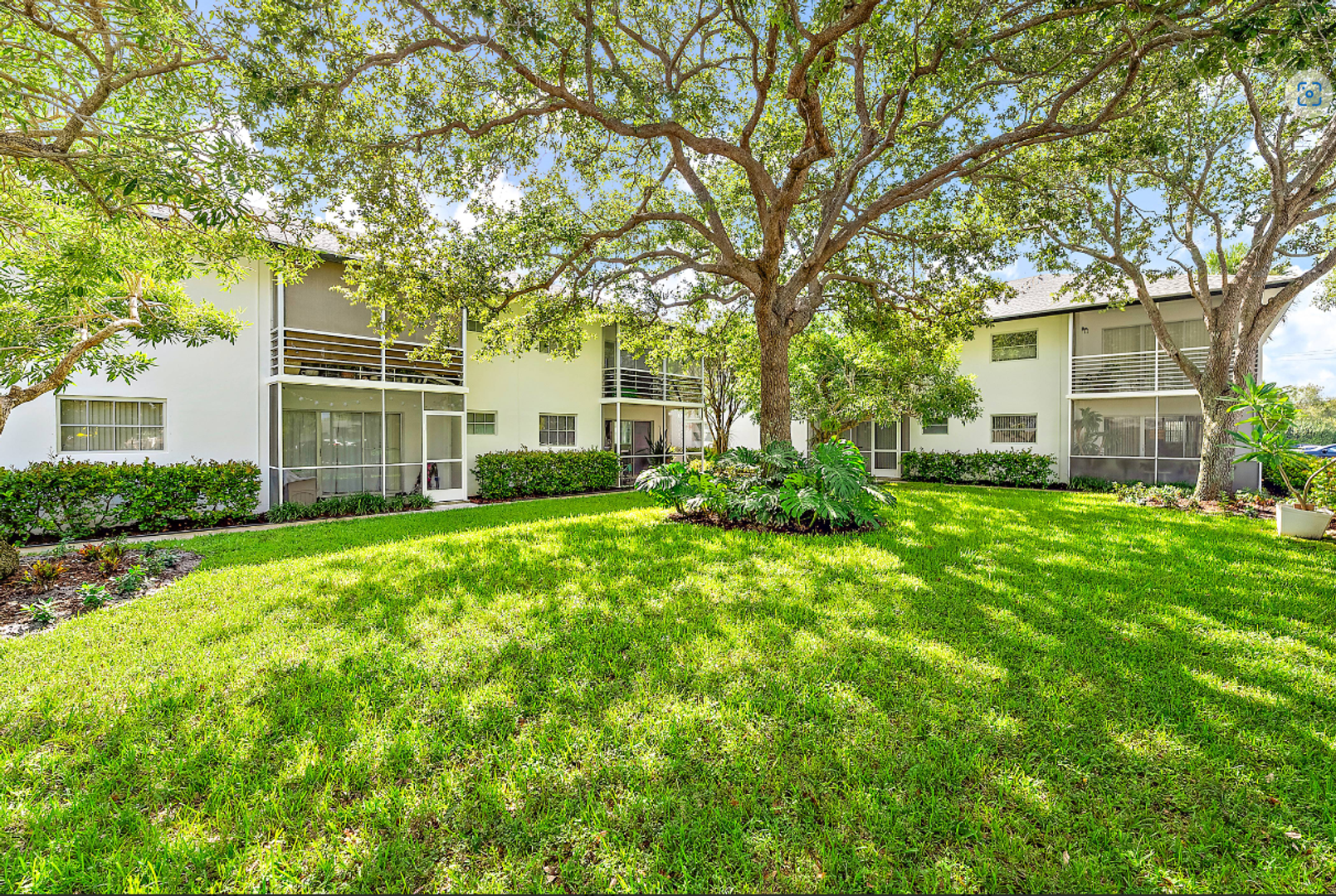 Jupiter Condo: 360 Fiesta Ave