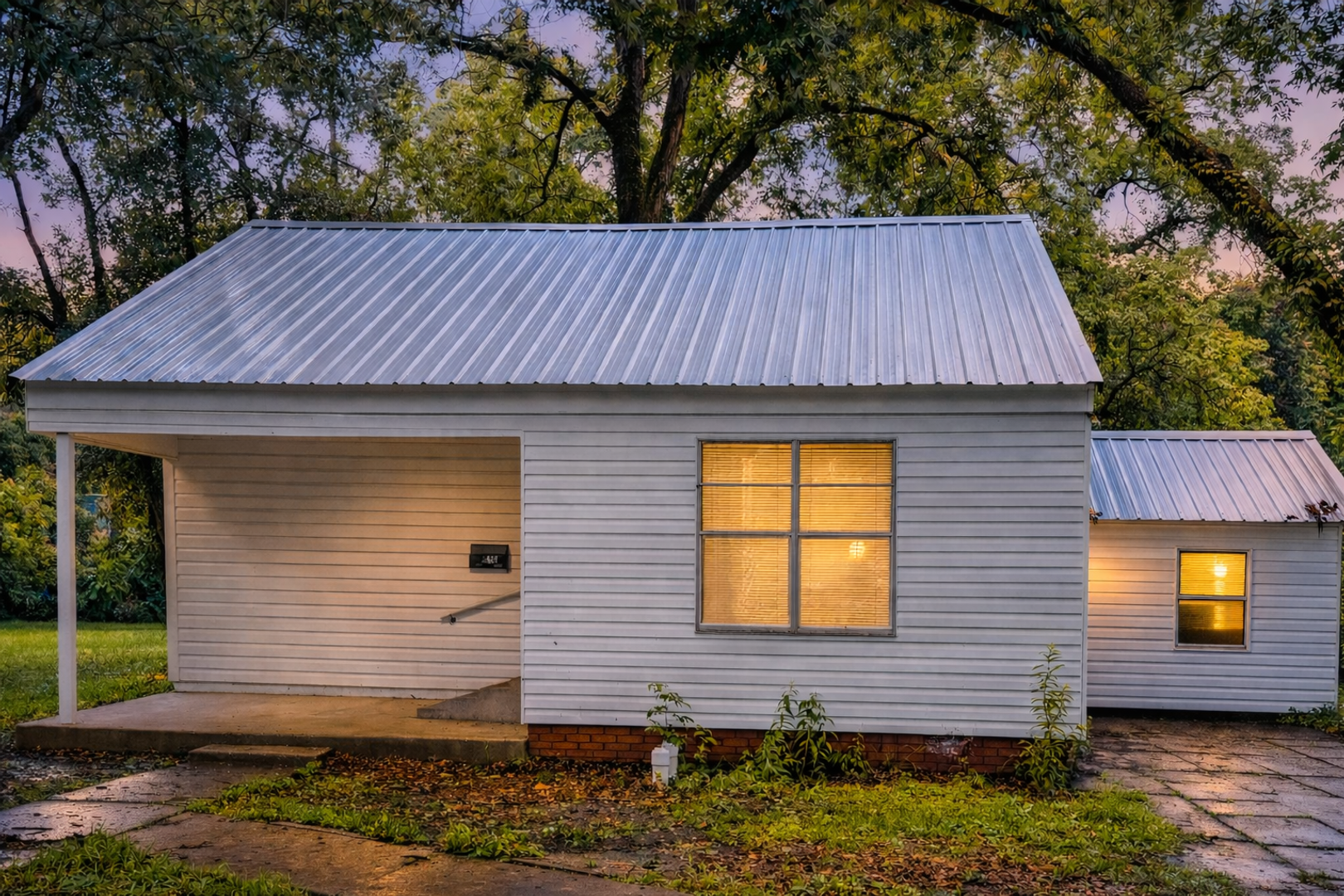 Alexandria House: 2418 Alma Street